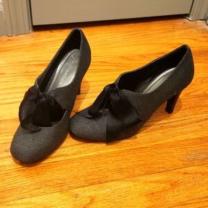 Herringbone 3in heels with satin bows, size 8